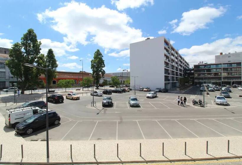 پانسیون Peaceful 2bedrooms W/ Patio In Lisbon