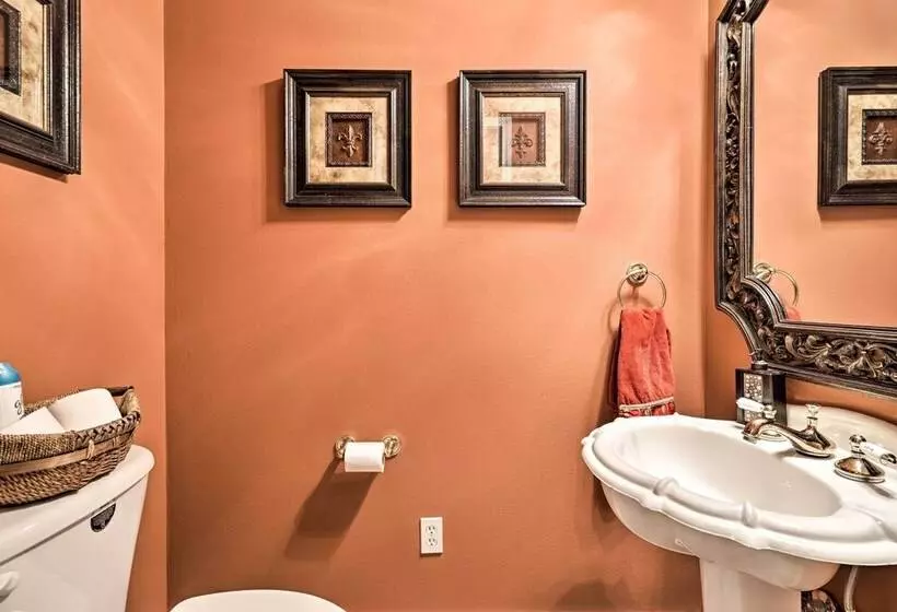 Pet Friendly Flatonia House W/ Patio & Gazebo!