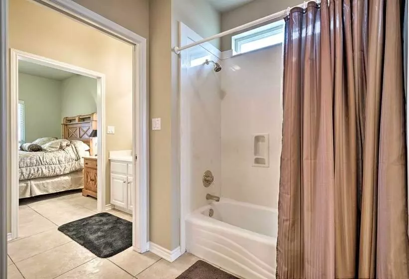 Pet Friendly Flatonia House W/ Patio & Gazebo!