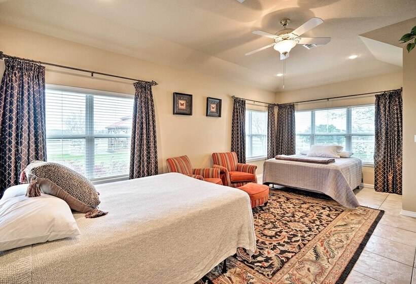 Pet Friendly Flatonia House W/ Patio & Gazebo!