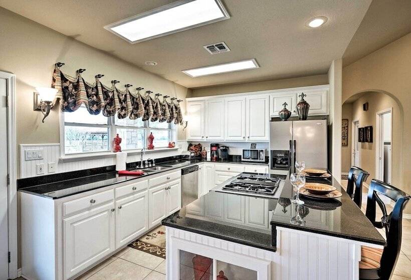 Pet Friendly Flatonia House W/ Patio & Gazebo!