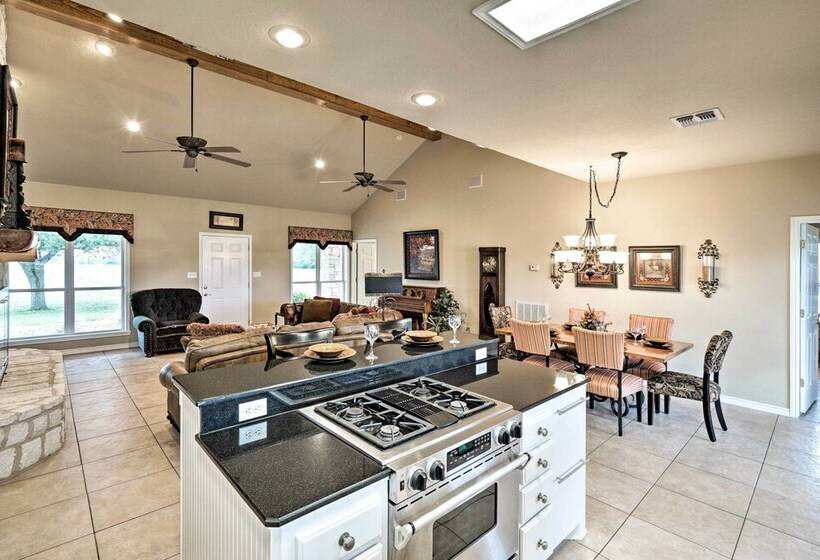 Pet Friendly Flatonia House W/ Patio & Gazebo!