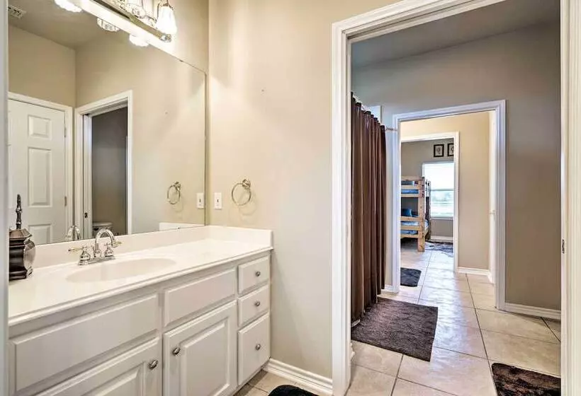 Pet Friendly Flatonia House W/ Patio & Gazebo!