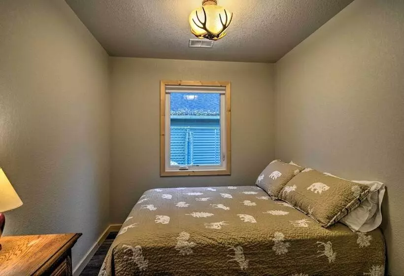 Pet Friendly Petoskey Area Cabin, Walk To River!