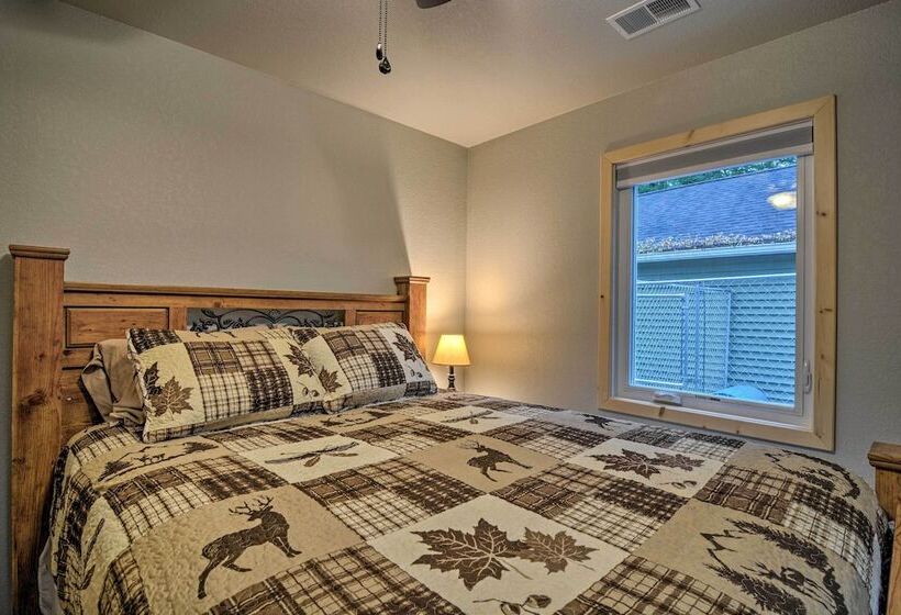 Pet Friendly Petoskey Area Cabin, Walk To River!