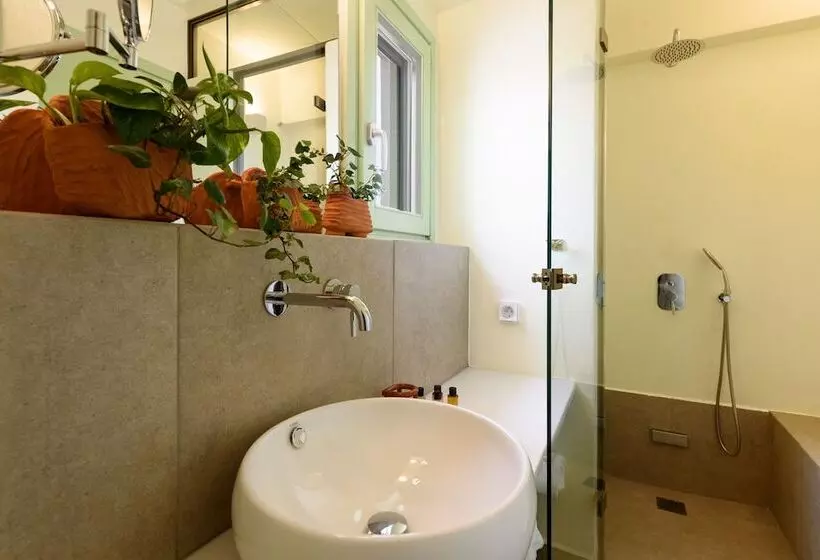 Plioni Villas & Suites