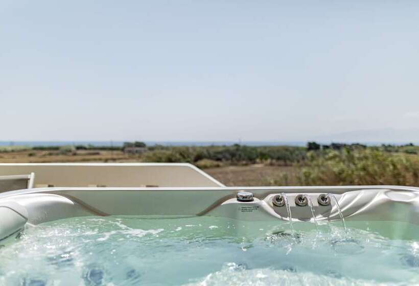 Plioni Villas & Suites