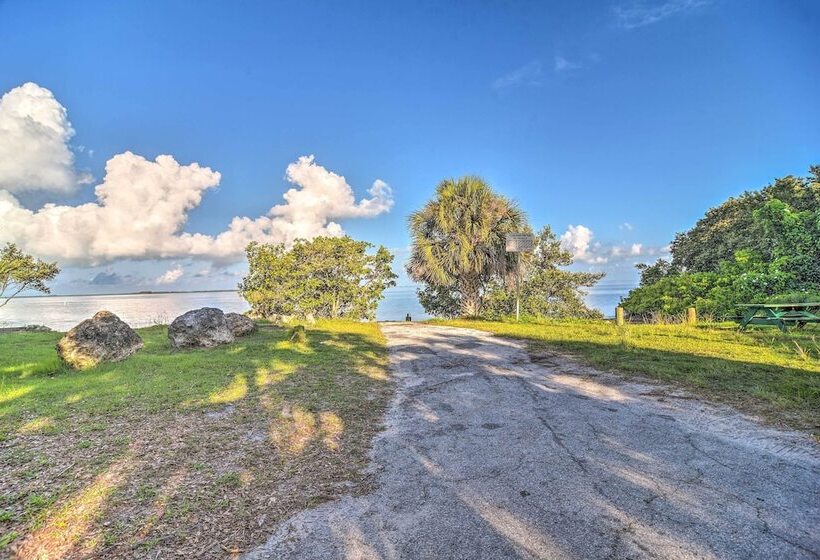 Quiet Crystal Beach Hideaway   Steps To Shoreline!