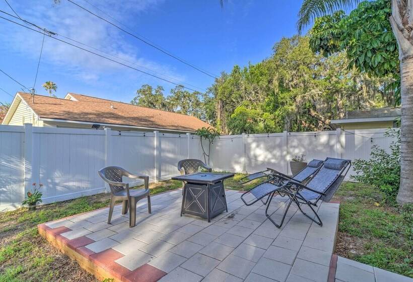 Quiet Crystal Beach Hideaway   Steps To Shoreline!