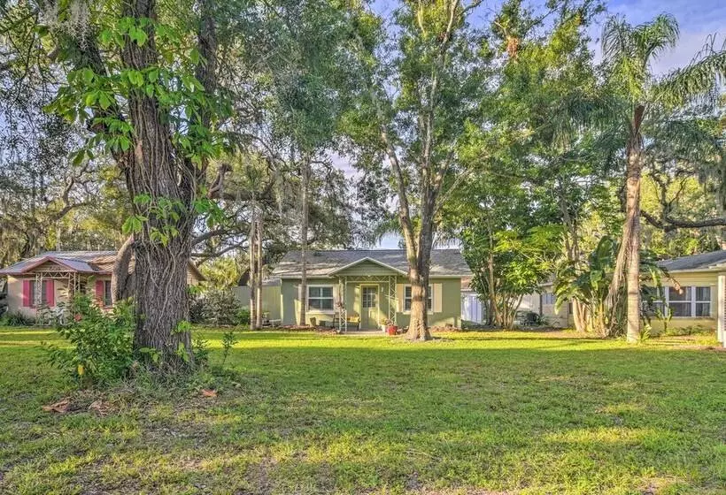 Quiet Crystal Beach Hideaway   Steps To Shoreline!