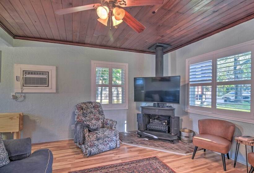 Quiet Crystal Beach Hideaway   Steps To Shoreline!