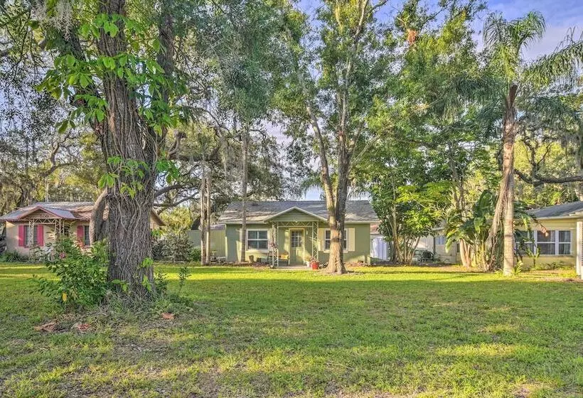 Quiet Crystal Beach Hideaway   Steps To Shoreline!