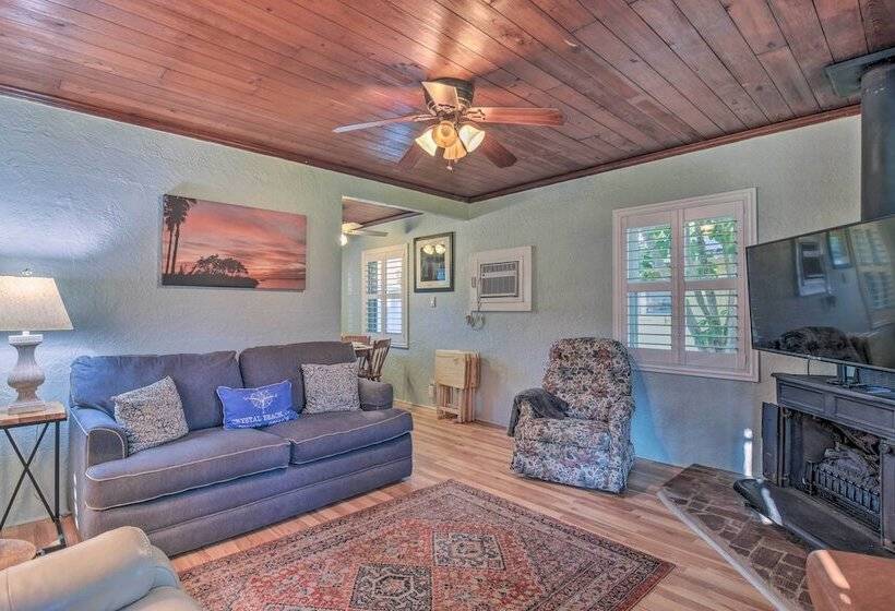 Quiet Crystal Beach Hideaway   Steps To Shoreline!