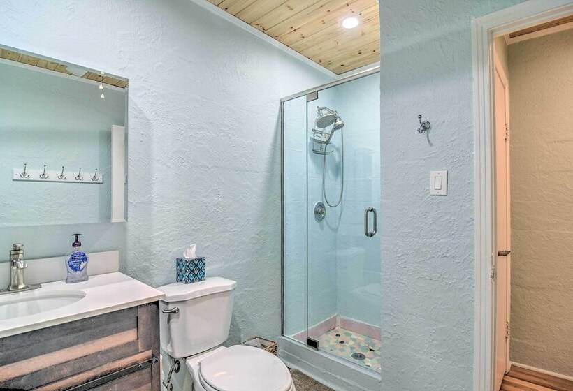 Quiet Crystal Beach Hideaway   Steps To Shoreline!