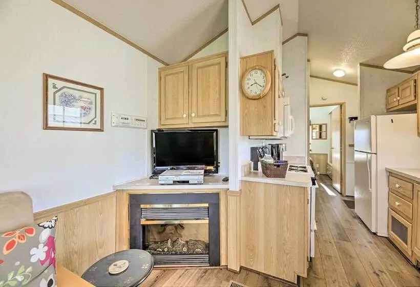 Relaxing Abode In Show Low: Quiet, 55+ Community!