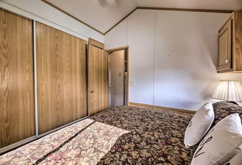 Relaxing Abode In Show Low: Quiet, 55+ Community!