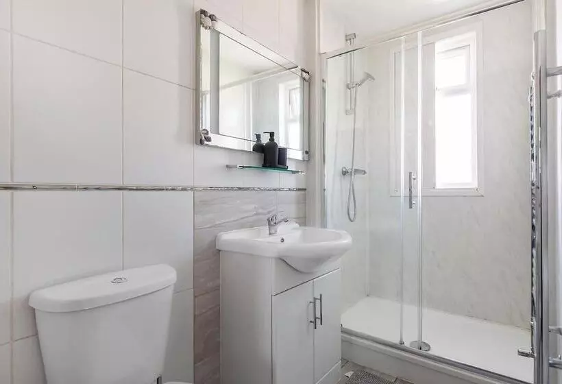 Residenssi C Bright And Spacious House