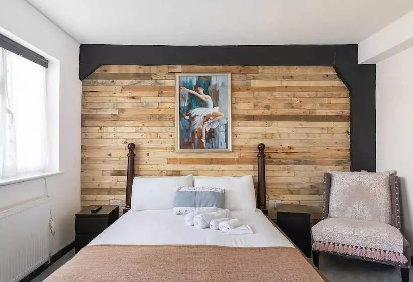 Residenssi C Bright And Spacious House