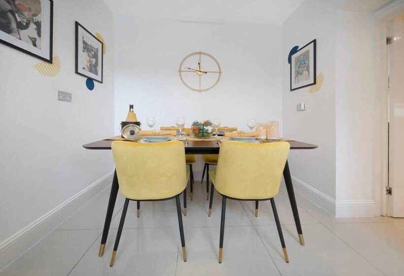 Residência Lovely Little House, Free Parking, Smart Tv, Wifi