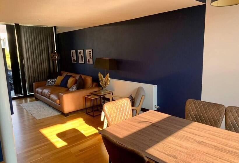 إقامة The Media City House