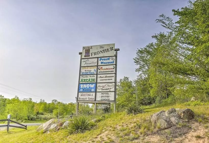 Resort Cabin W/ Fire Pit: Golf, Hike And Play!