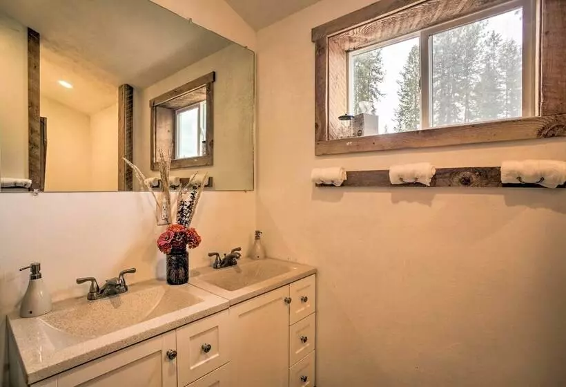 Rural Kettle Falls Bunkhouse W/ Airstrip & Trails!