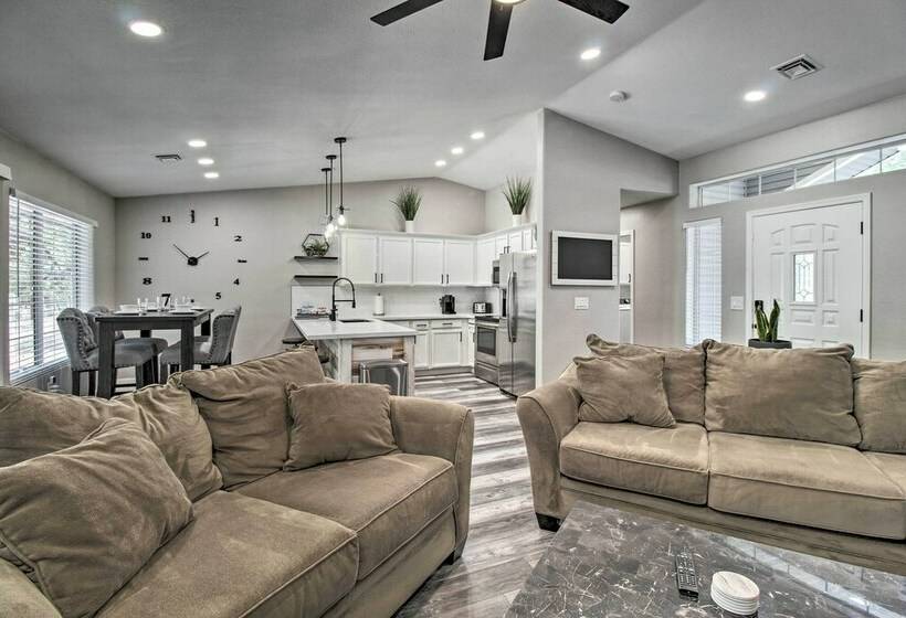 Show Low Family Home ~ 1 Block To City Park!