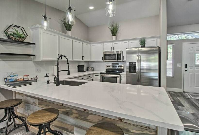 Show Low Family Home ~ 1 Block To City Park!