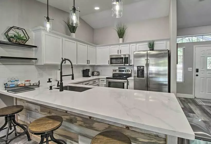 Show Low Family Home ~ 1 Block To City Park!