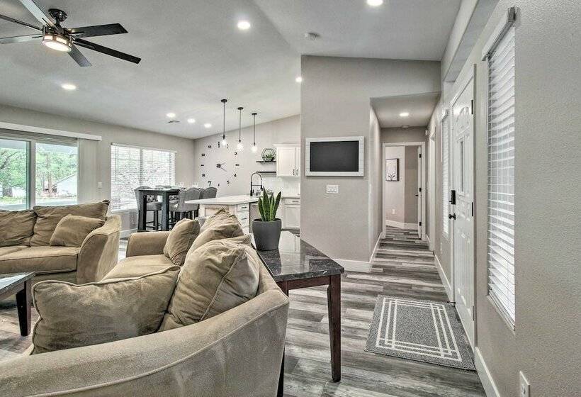 Show Low Family Home ~ 1 Block To City Park!