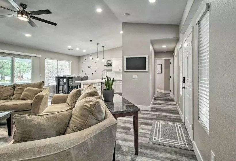 Show Low Family Home ~ 1 Block To City Park!