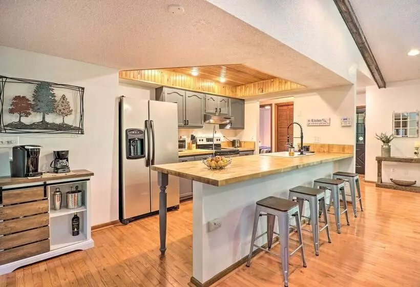 Smoky Mountain Retreat W/ Games, Fire Pit & Patio!