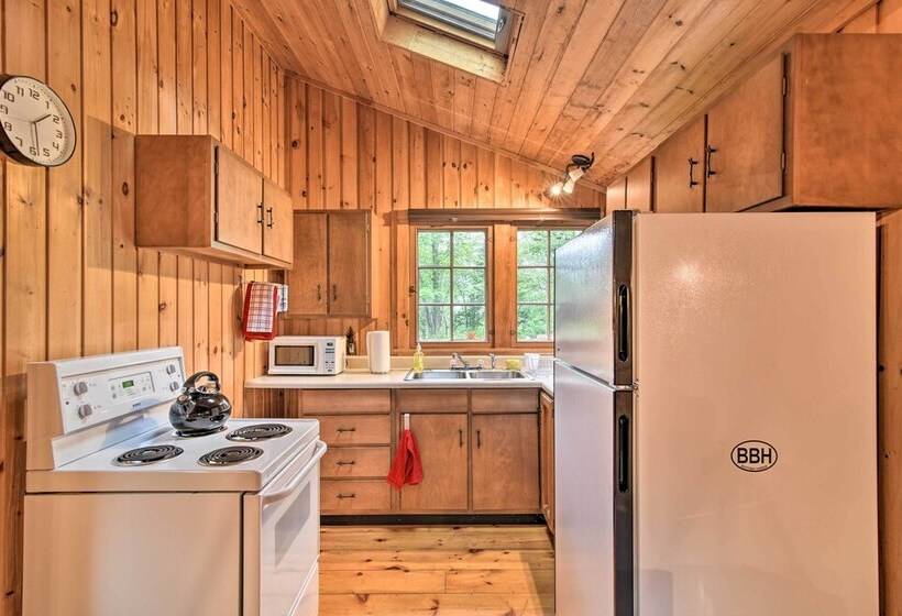 Sprucewold  Boothbay Harbor Cottage W/ Deck