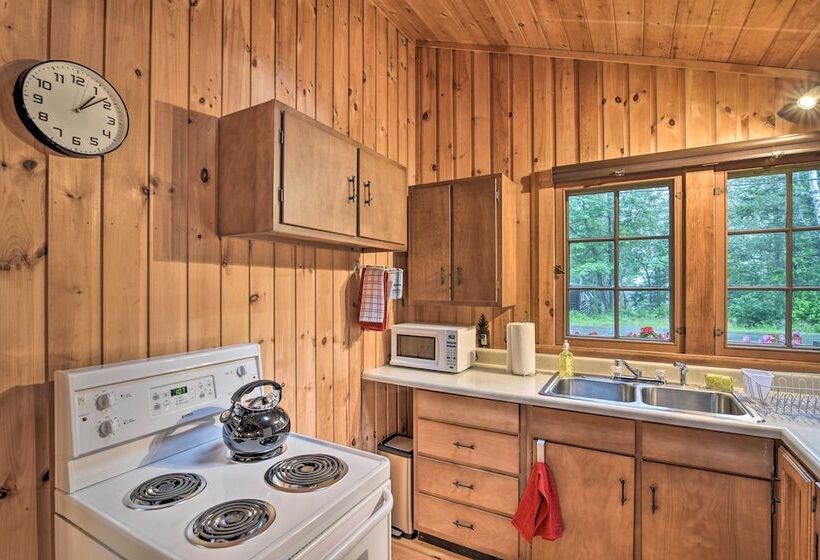 Sprucewold  Boothbay Harbor Cottage W/ Deck