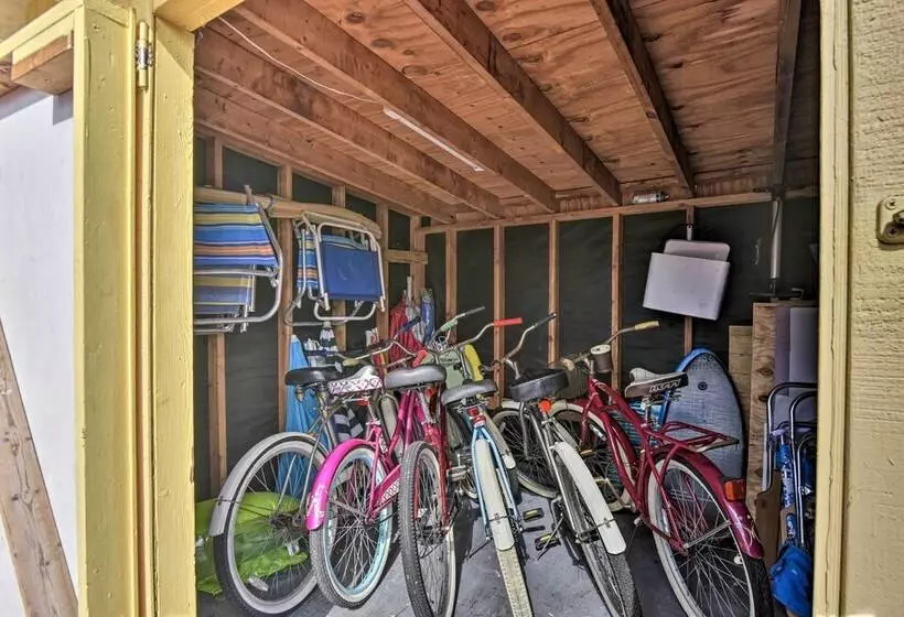 Sunny Cocoa Beach Escape W/ Bikes, Walk To Beach