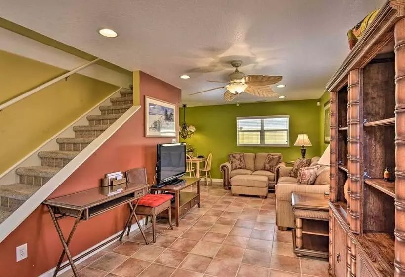 Sunny Cocoa Beach Escape W/ Bikes, Walk To Beach