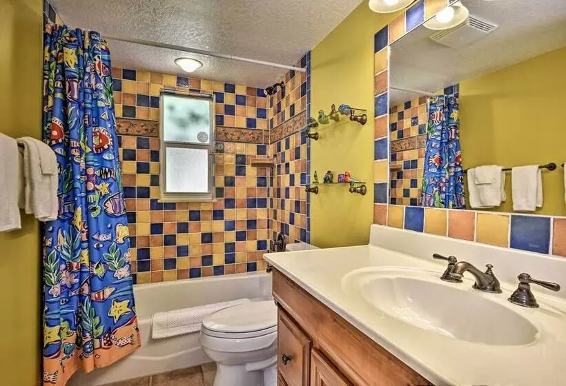 Sunny Cocoa Beach Escape W/ Bikes, Walk To Beach