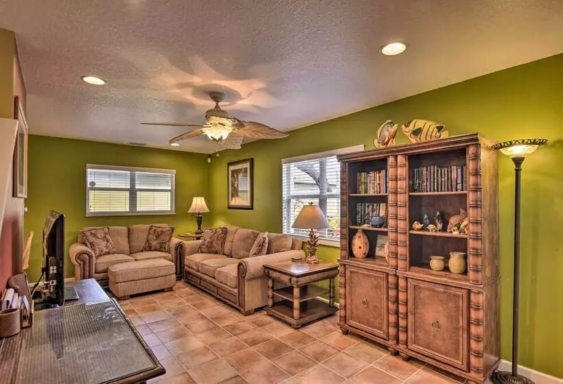 Sunny Cocoa Beach Escape W/ Bikes, Walk To Beach