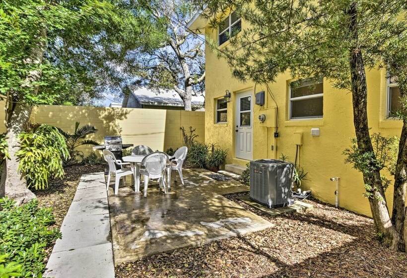 Sunny Cocoa Beach Escape W/ Bikes, Walk To Beach