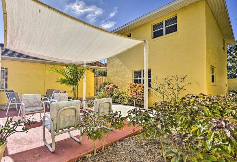 Sunny Cocoa Beach Escape W/ Bikes, Walk To Beach