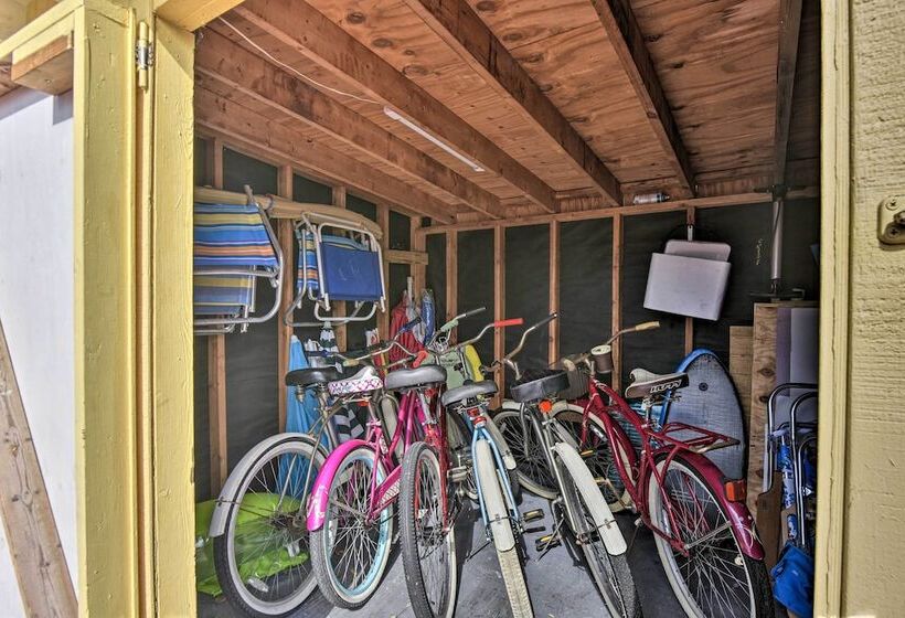 Sunny Cocoa Beach Escape W/ Bikes, Walk To Beach