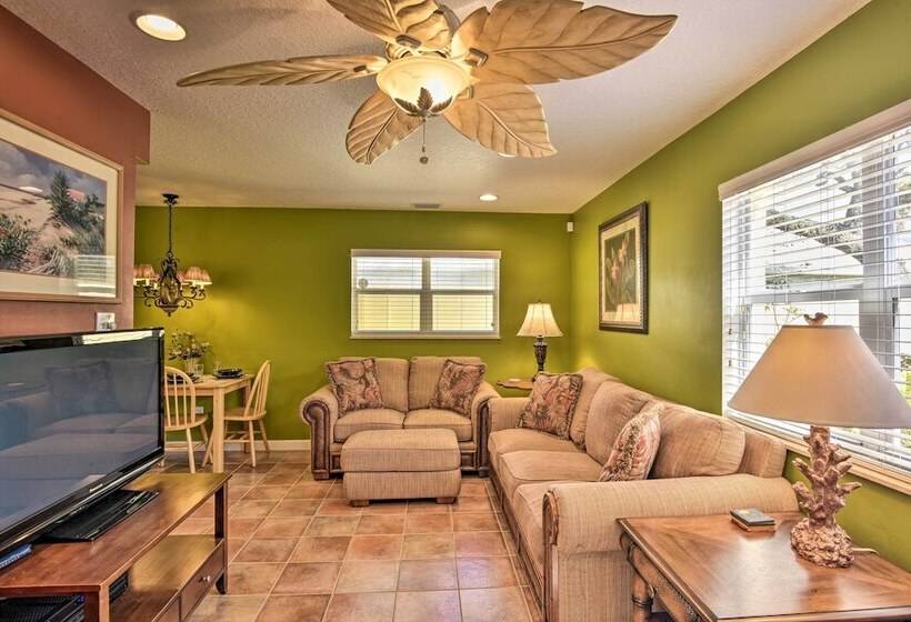 Sunny Cocoa Beach Escape W/ Bikes, Walk To Beach