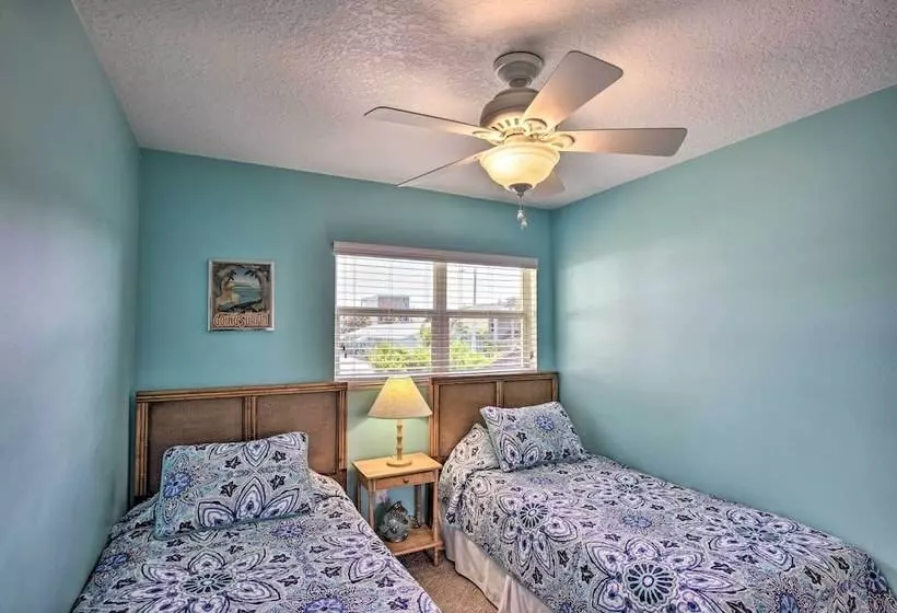 Sunny Cocoa Beach Escape W/ Bikes, Walk To Beach