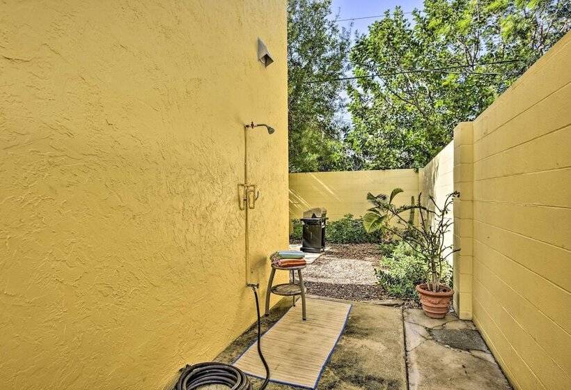 Sunny Cocoa Beach Escape W/ Bikes, Walk To Beach