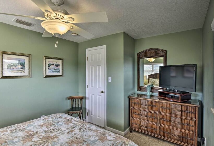 Sunny Cocoa Beach Escape W/ Bikes, Walk To Beach