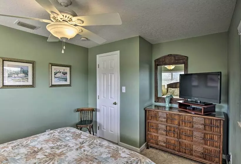 Sunny Cocoa Beach Escape W/ Bikes, Walk To Beach