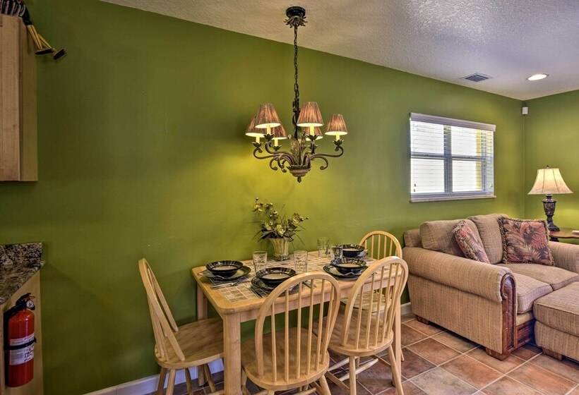 Sunny Cocoa Beach Escape W/ Bikes, Walk To Beach