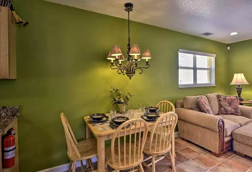 Sunny Cocoa Beach Escape W/ Bikes, Walk To Beach