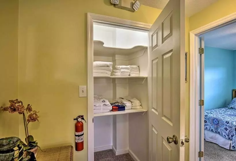 Sunny Cocoa Beach Escape W/ Bikes, Walk To Beach