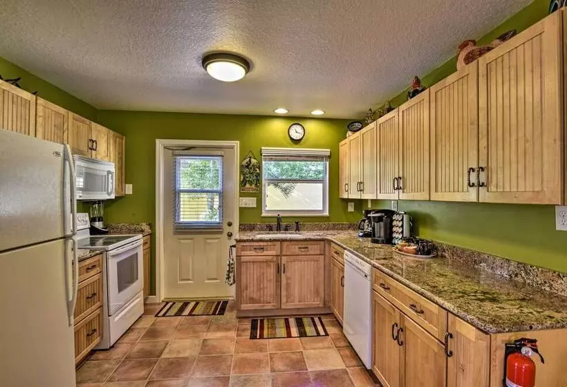 Sunny Cocoa Beach Escape W/ Bikes, Walk To Beach